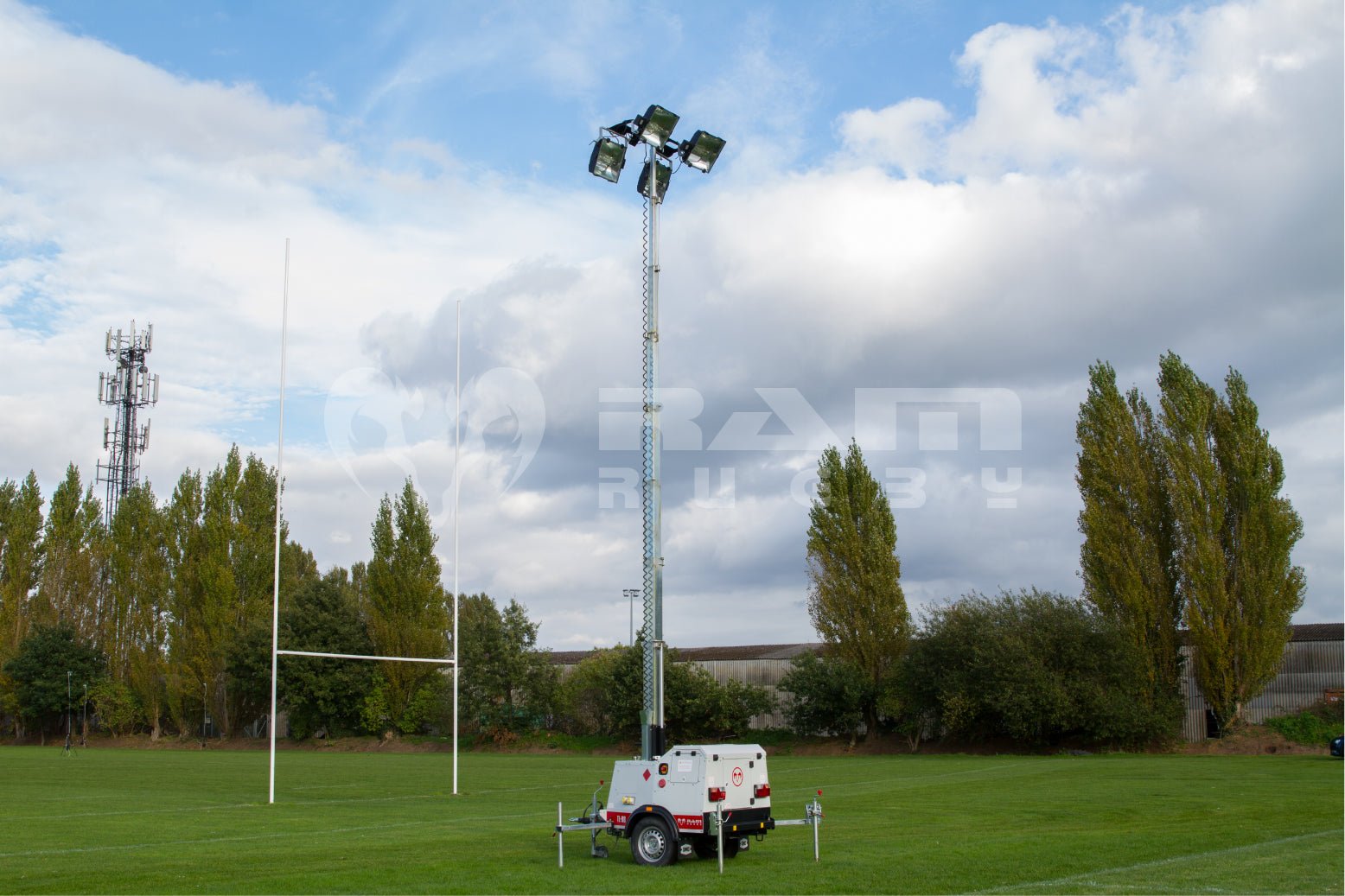 Ram Rugby TL-90 LED floodlight with four 300W lamps, portable design, ideal for outdoor sports lighting and training